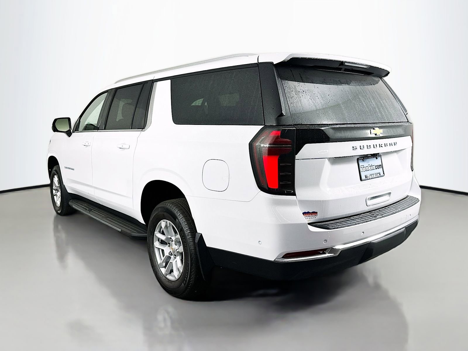 New 2026 Chevrolet Suburban LS image 5