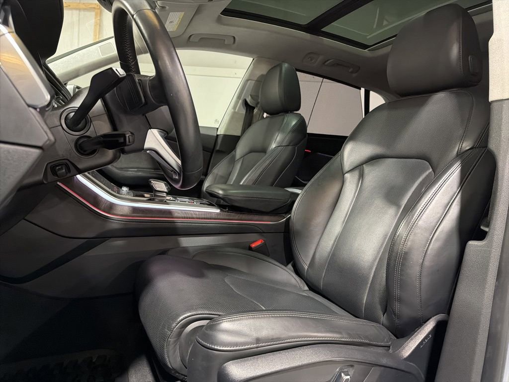 Used 2020 Audi Q8 Prestige w/ Prestige Package image 23