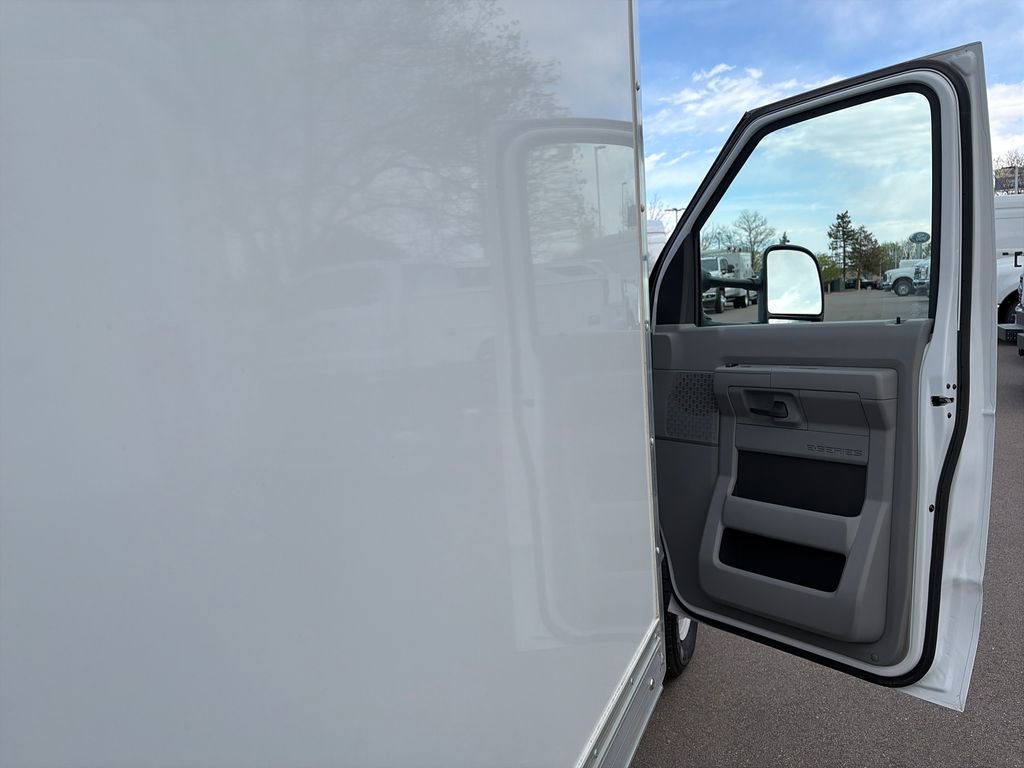 Certified 2023 Ford E-450 and Econoline 450 Super Duty w/ Driver's Safety Package image 24
