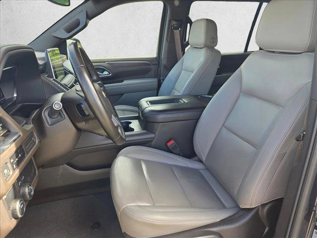 Used 2024 Chevrolet Suburban LT RWD image 17