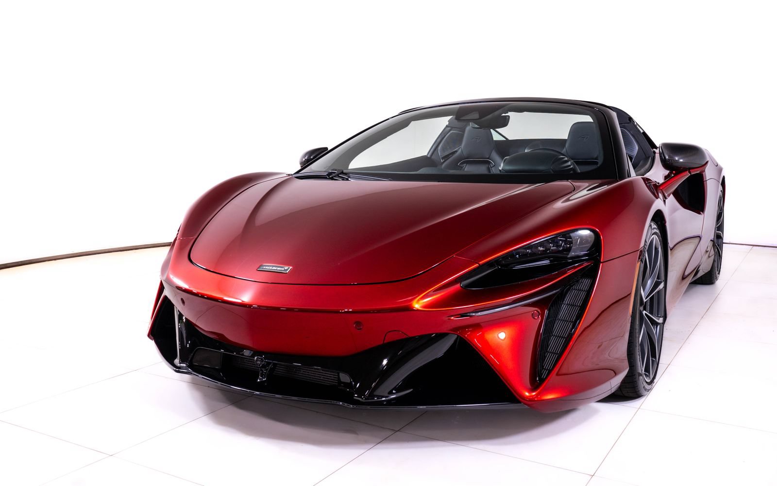 Used 2025 McLaren Artura Spider RWD image 12