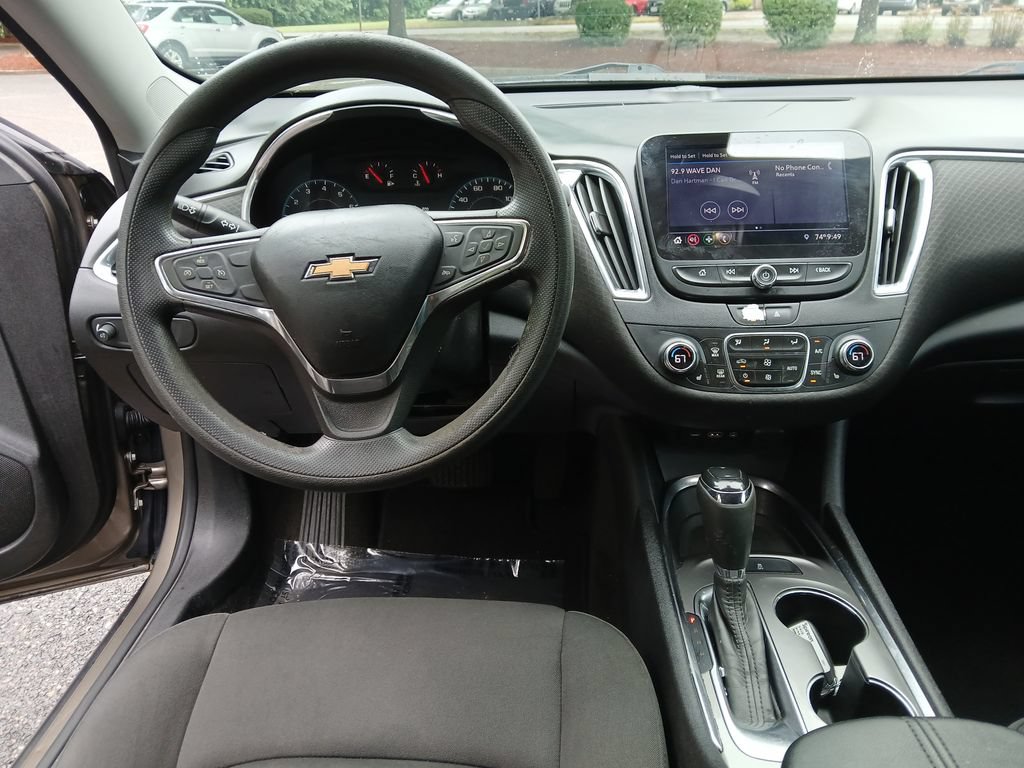 Used 2020 Chevrolet Malibu LT FWD image 14