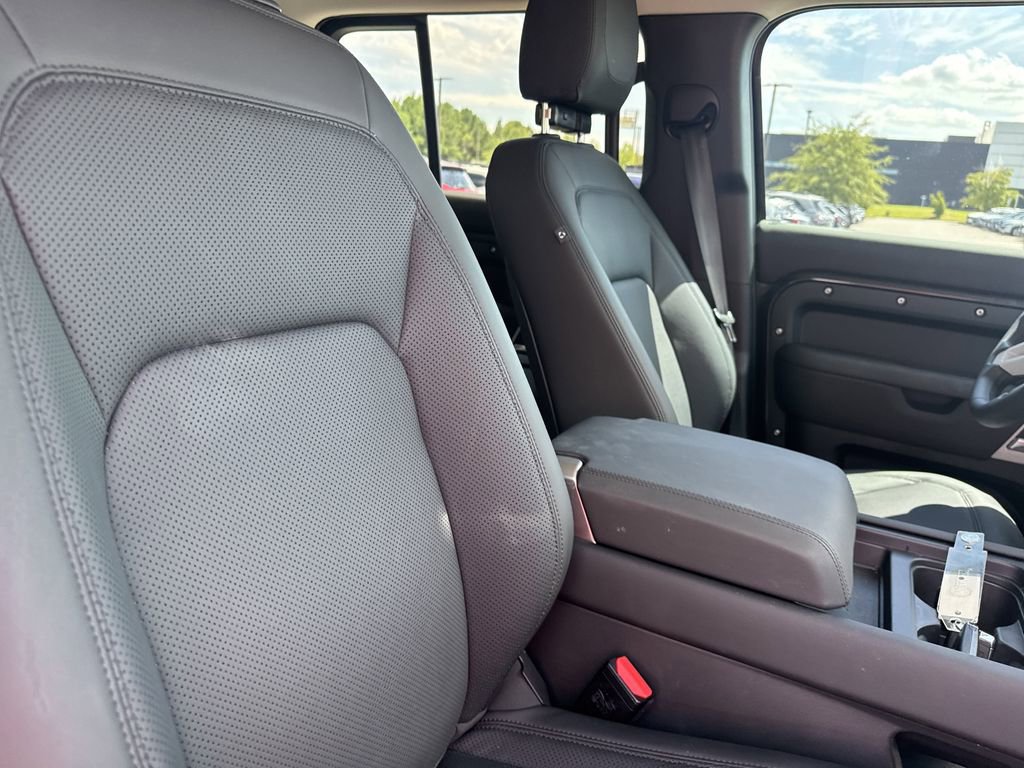 Used 2024 Land Rover Defender 130 S image 21