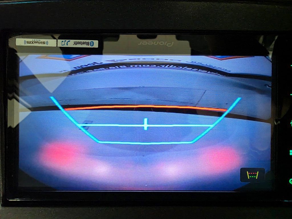 Used 2017 Toyota Camry SE image 9