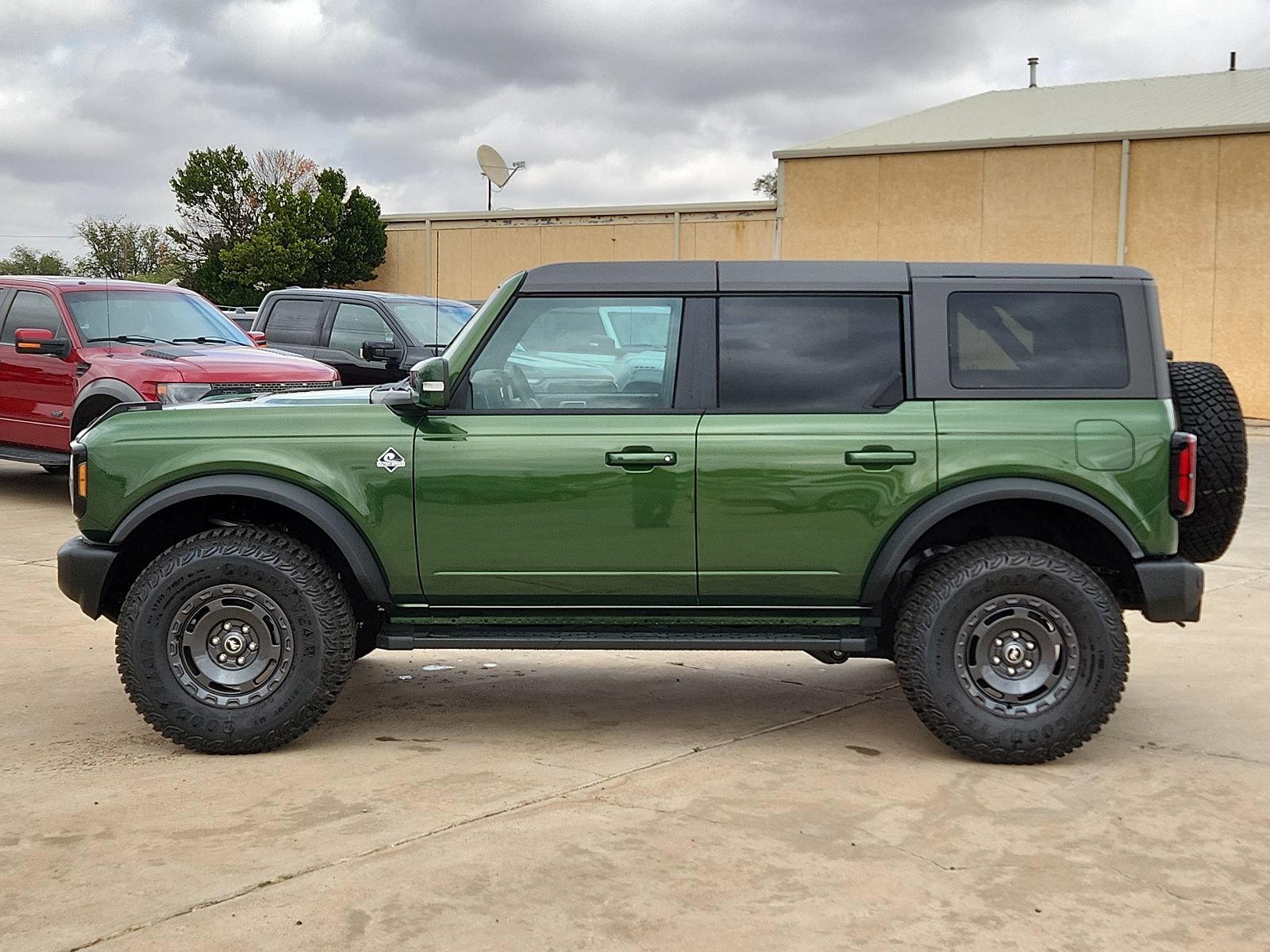 New 2024 Ford Bronco Outer Banks AWD/4WD image 2