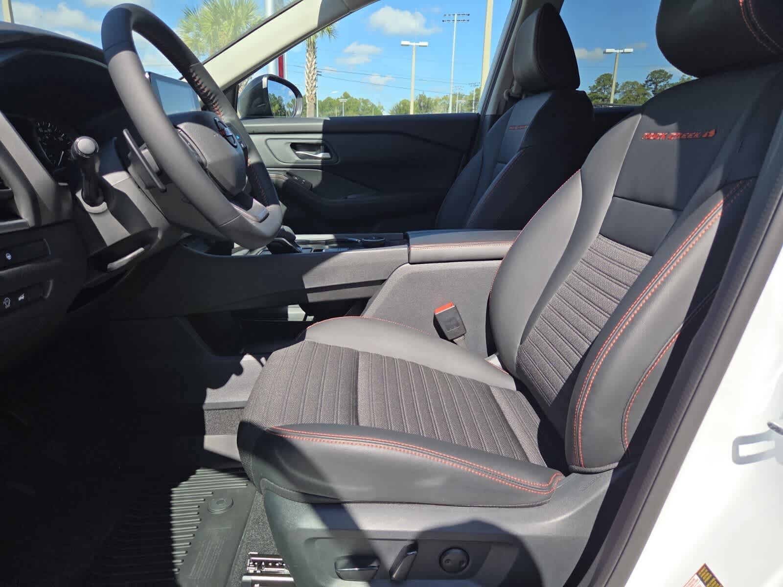 Used 2025 Nissan Rogue SV AWD/4WD image 4