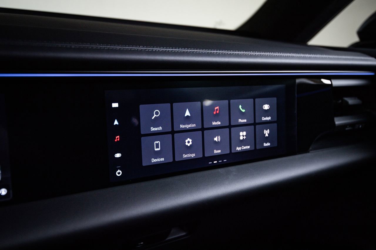 Certified 2025 Porsche Macan Turbo Electric AWD/4WD image 19