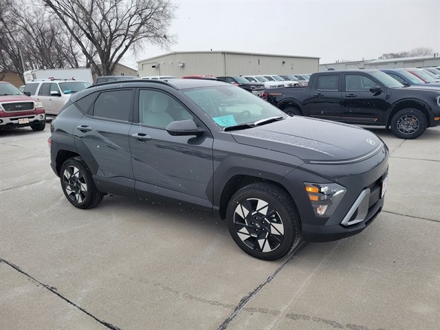 Used 2025 Hyundai Kona SEL image 1