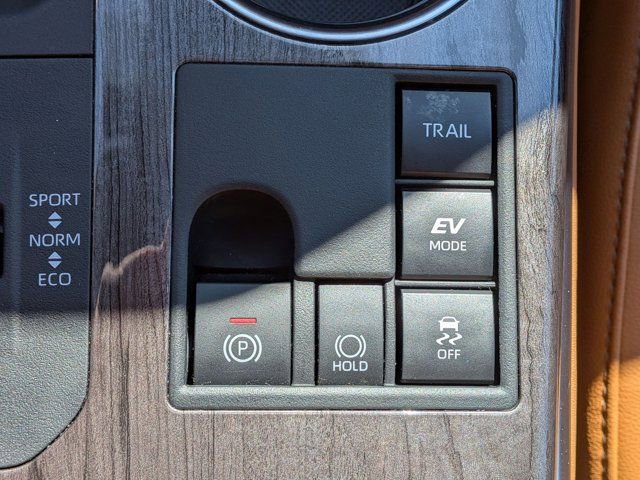 Used 2024 Toyota Highlander Platinum image 25