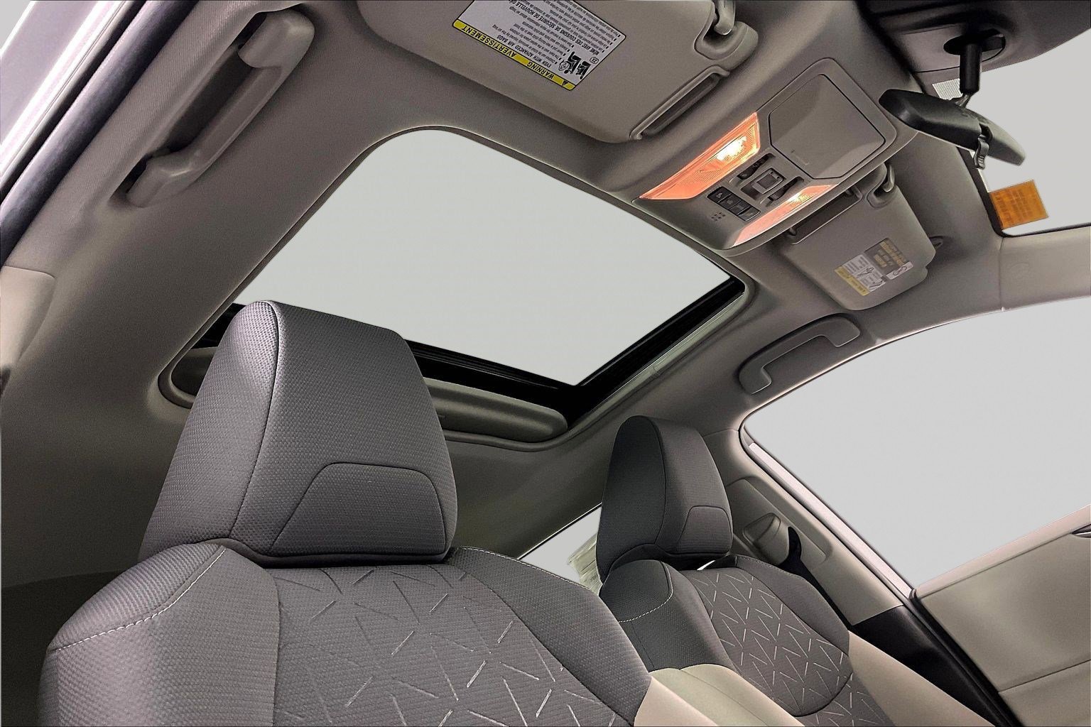 Used 2020 Toyota RAV4 XLE w/ Convenience Package FWD image 27