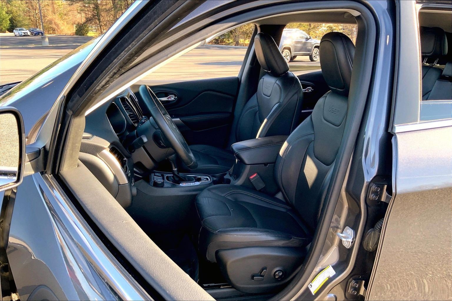 Used 2019 Jeep Cherokee Limited image 8