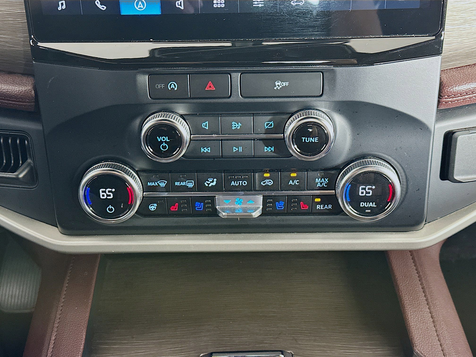 Used 2024 Ford Expedition Limited image 24