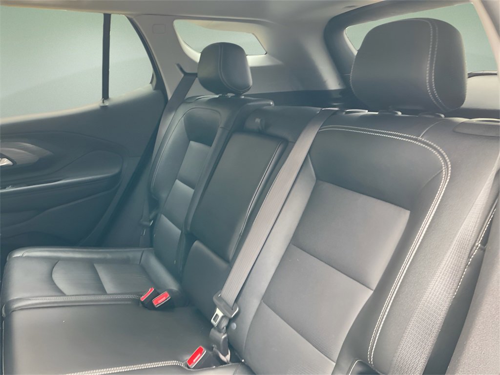 Used 2024 GMC Terrain SLT image 13