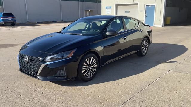 Used 2024 Nissan Altima 2.5 SV image 4
