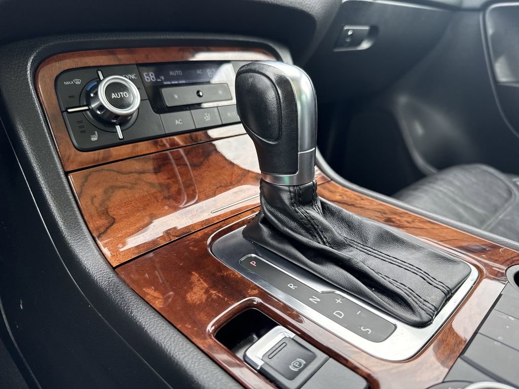 Used 2012 Volkswagen Touareg VR6 image 21