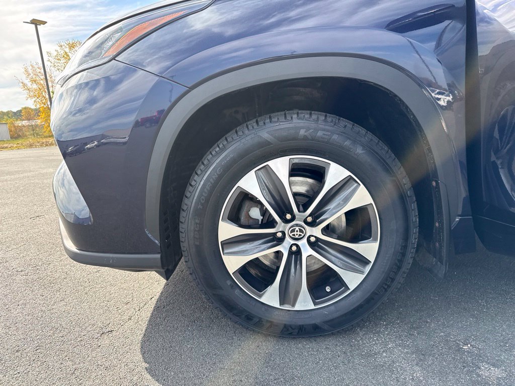 Used 2023 Toyota Highlander XLE AWD/4WD image 43