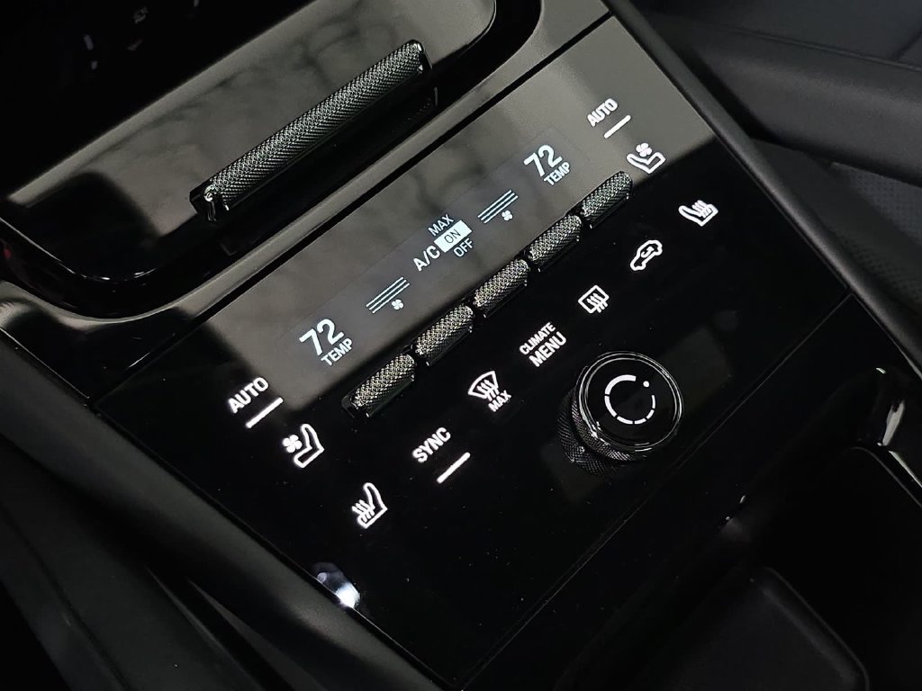 Certified 2026 Porsche Cayenne AWD/4WD image 19