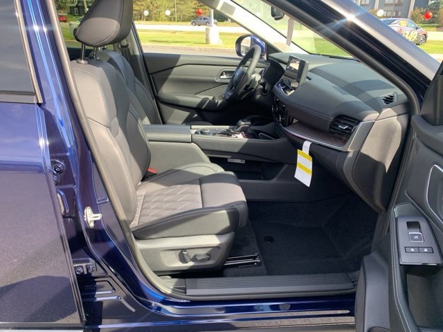 New 2026 Nissan Rogue Platinum image 33