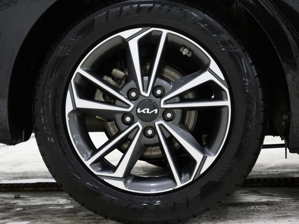 Used 2023 Kia Forte LXS image 9