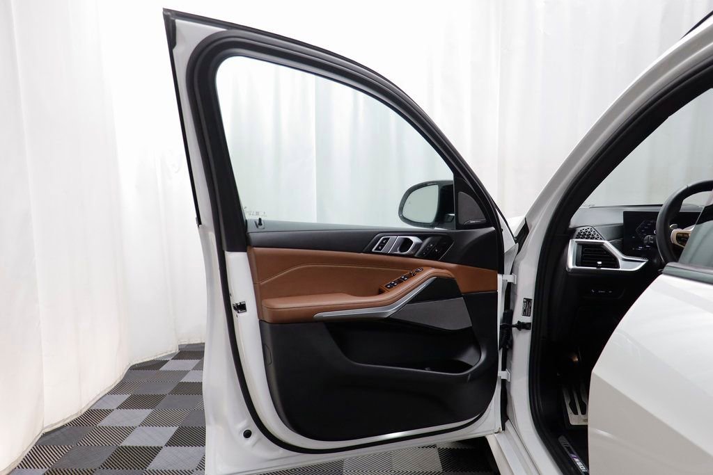 Used 2026 BMW X5 M60i image 4