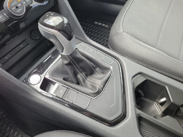 Certified 2024 Volkswagen Taos SE w/ Panoramic Sunroof Package FWD image 38