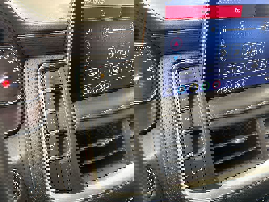 Used 2021 GMC Yukon XL SLT image 32