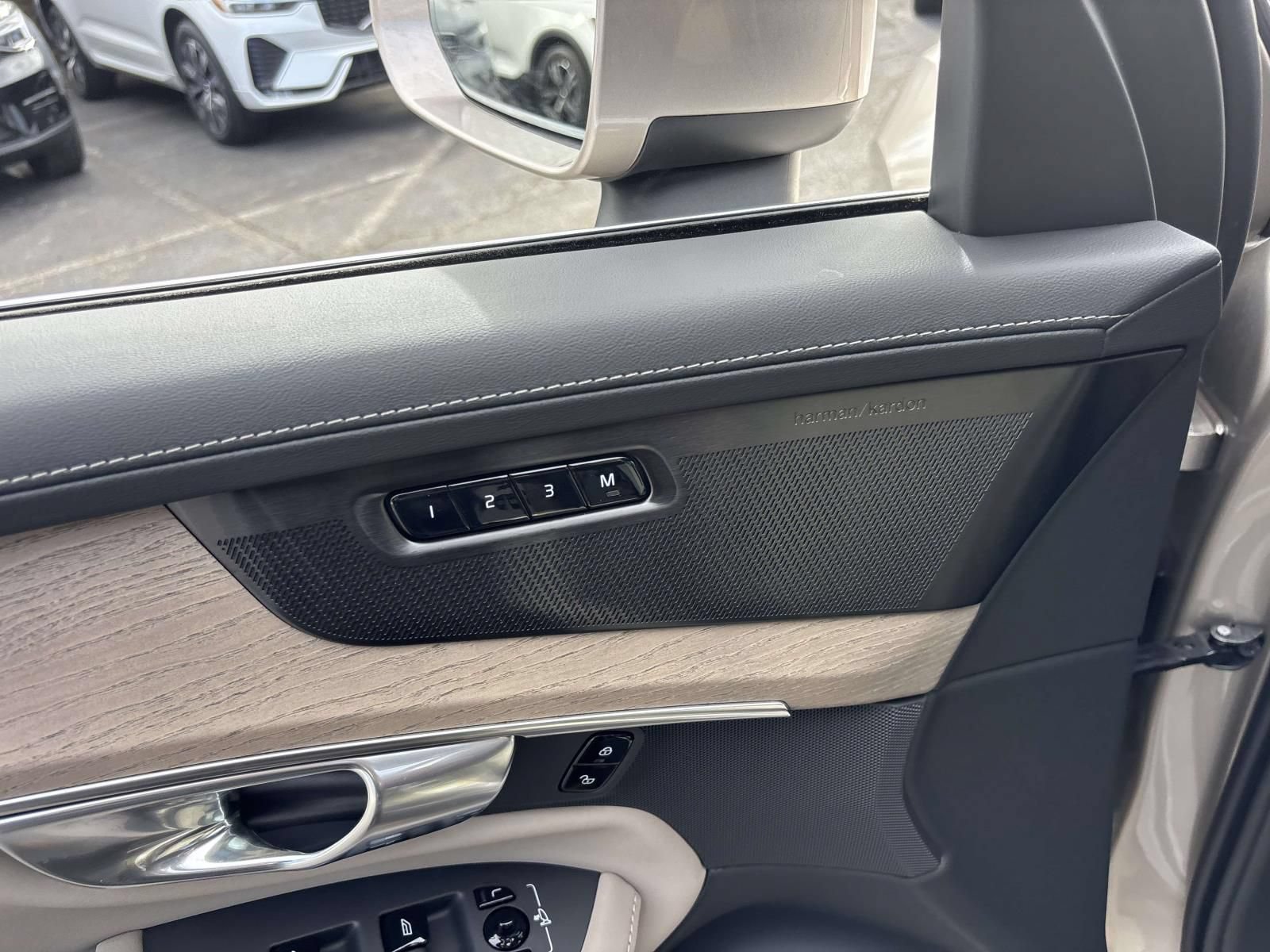 New 2026 Volvo XC90 B6 Plus w/ Protection Package Premier AWD/4WD image 12
