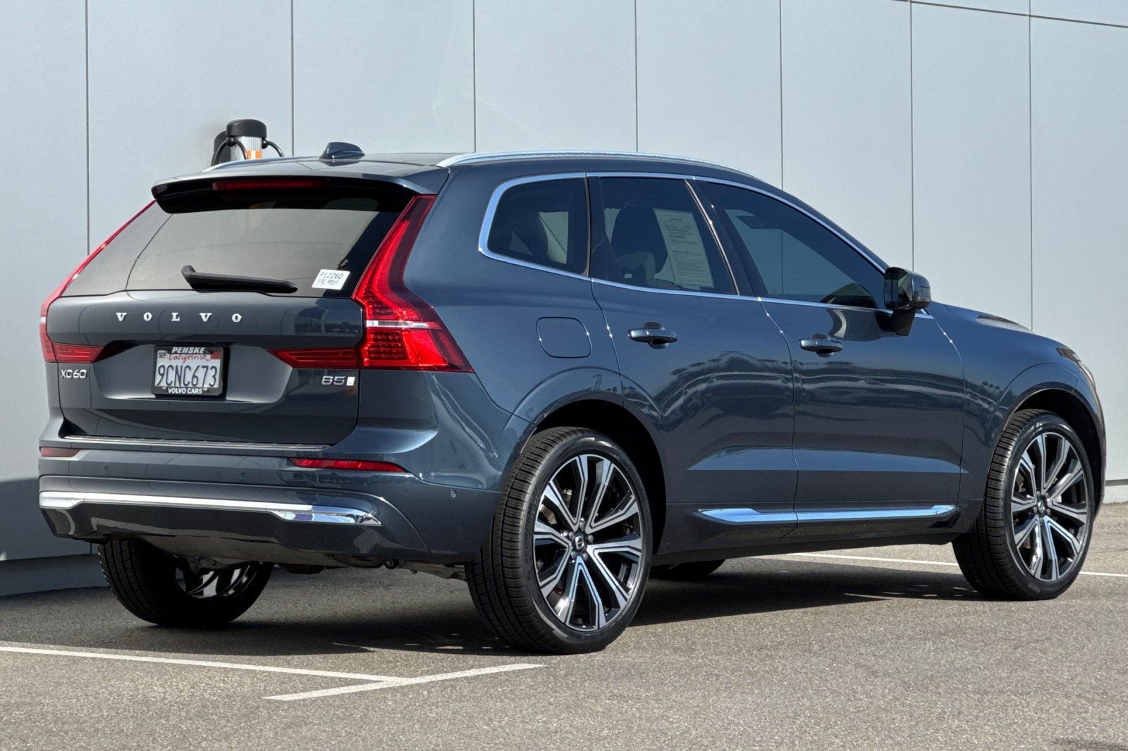 Used 2023 Volvo XC60 B5 Ultimate w/ Climate Package image 5