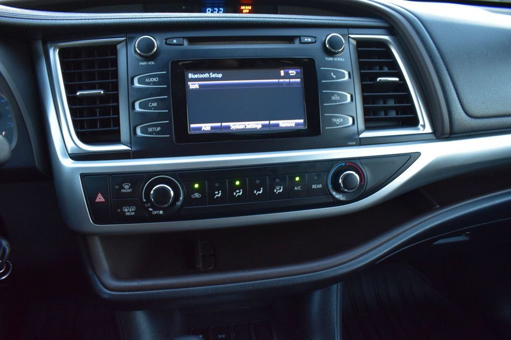 Used 2014 Toyota Highlander LE FWD image 36