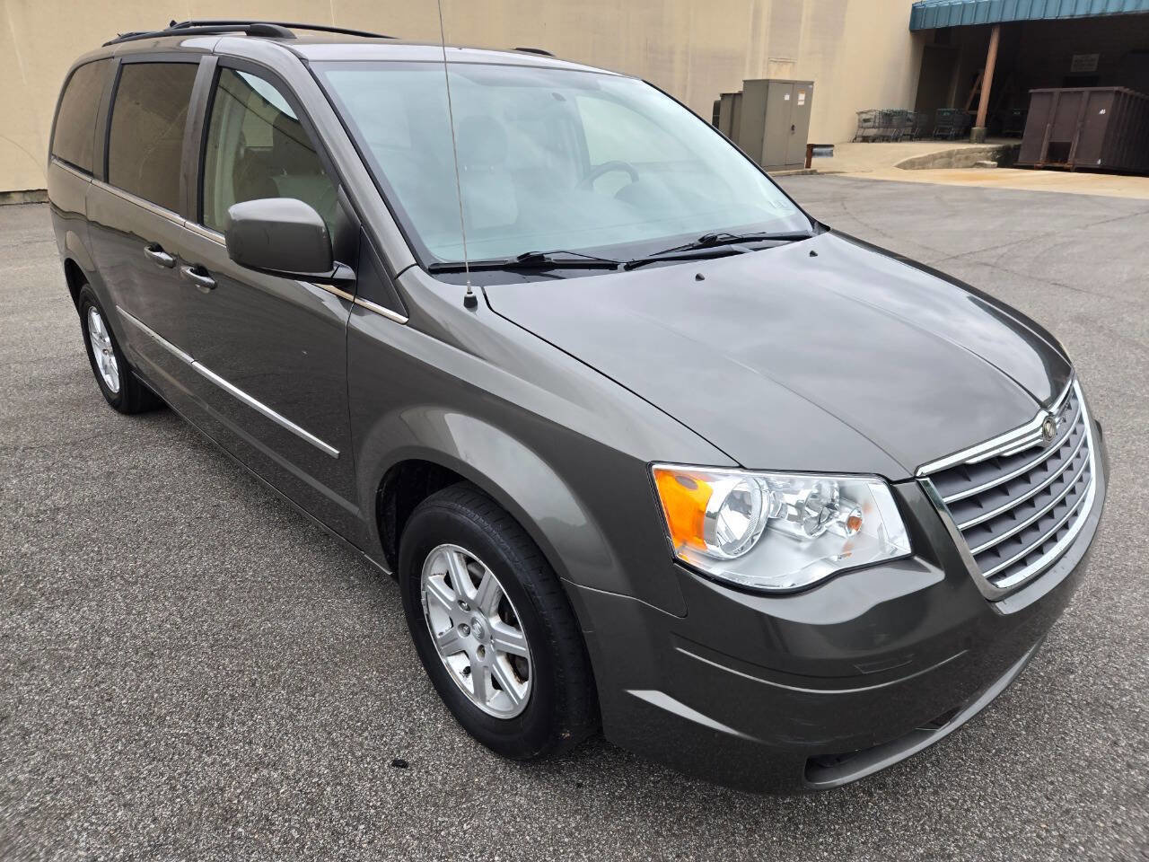 Used 2010 Chrysler Town & Country Touring Plus FWD image 14