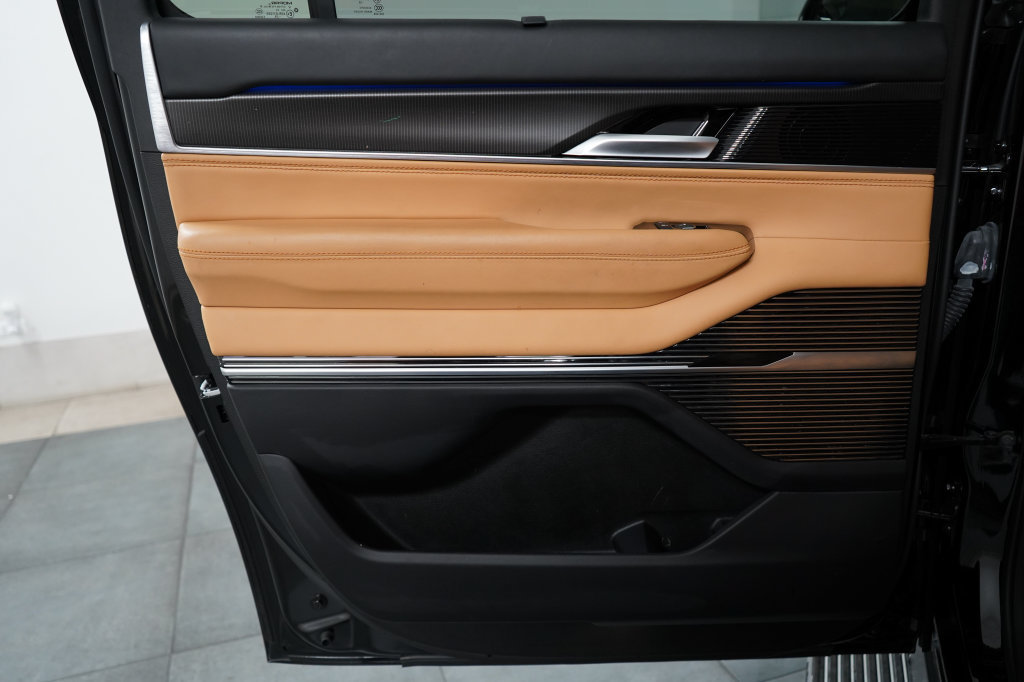 Used 2025 Jeep Grand Wagoneer L Series III w/ Rear Seat Video Group 1 AWD/4WD image 32