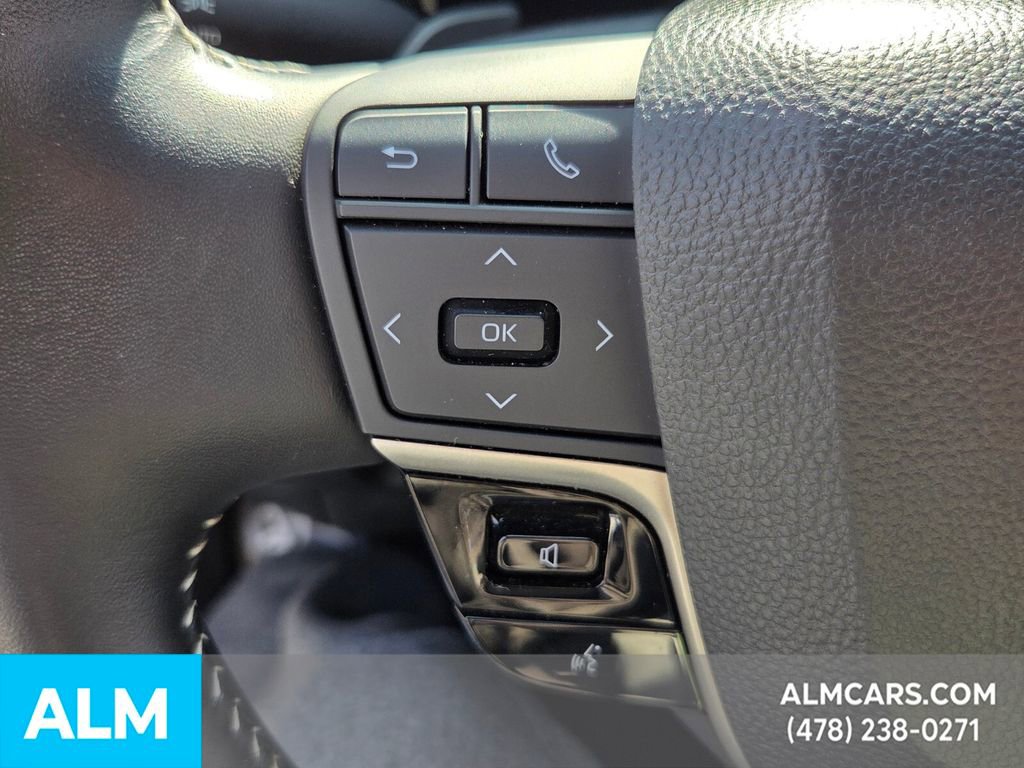 Used 2025 Toyota Camry SE image 25