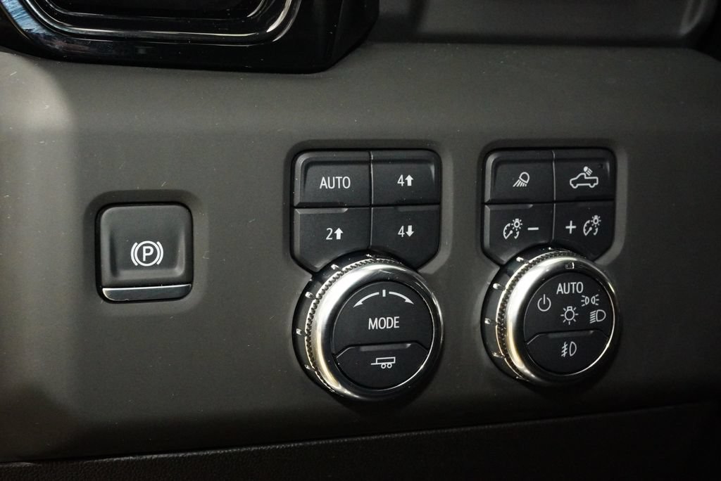 Used 2025 GMC Sierra 2500 AT4 w/ AT4 Premium Plus Package AWD/4WD image 23