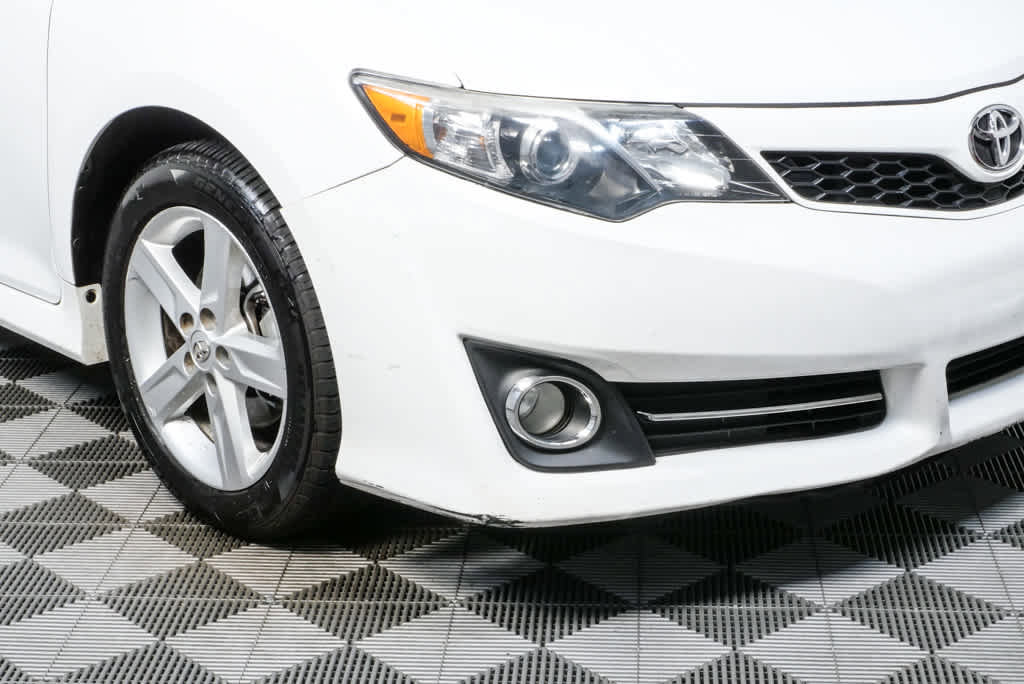 Used 2014 Toyota Camry SE w/ Leather Package image 31