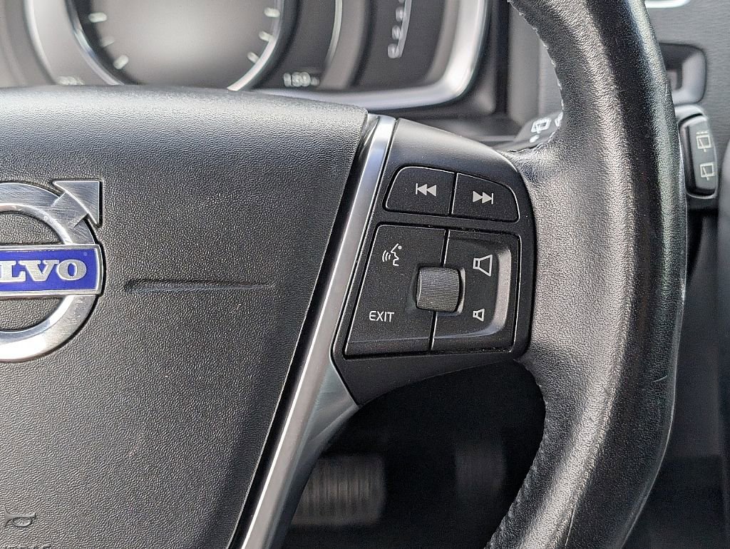 Used 2017 Volvo V60 T5 Premier w/ Convenience Package image 24