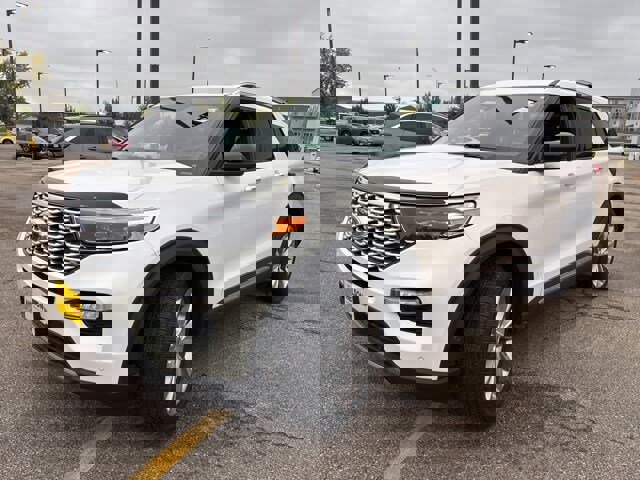 Used 2021 Ford Explorer Platinum image 3