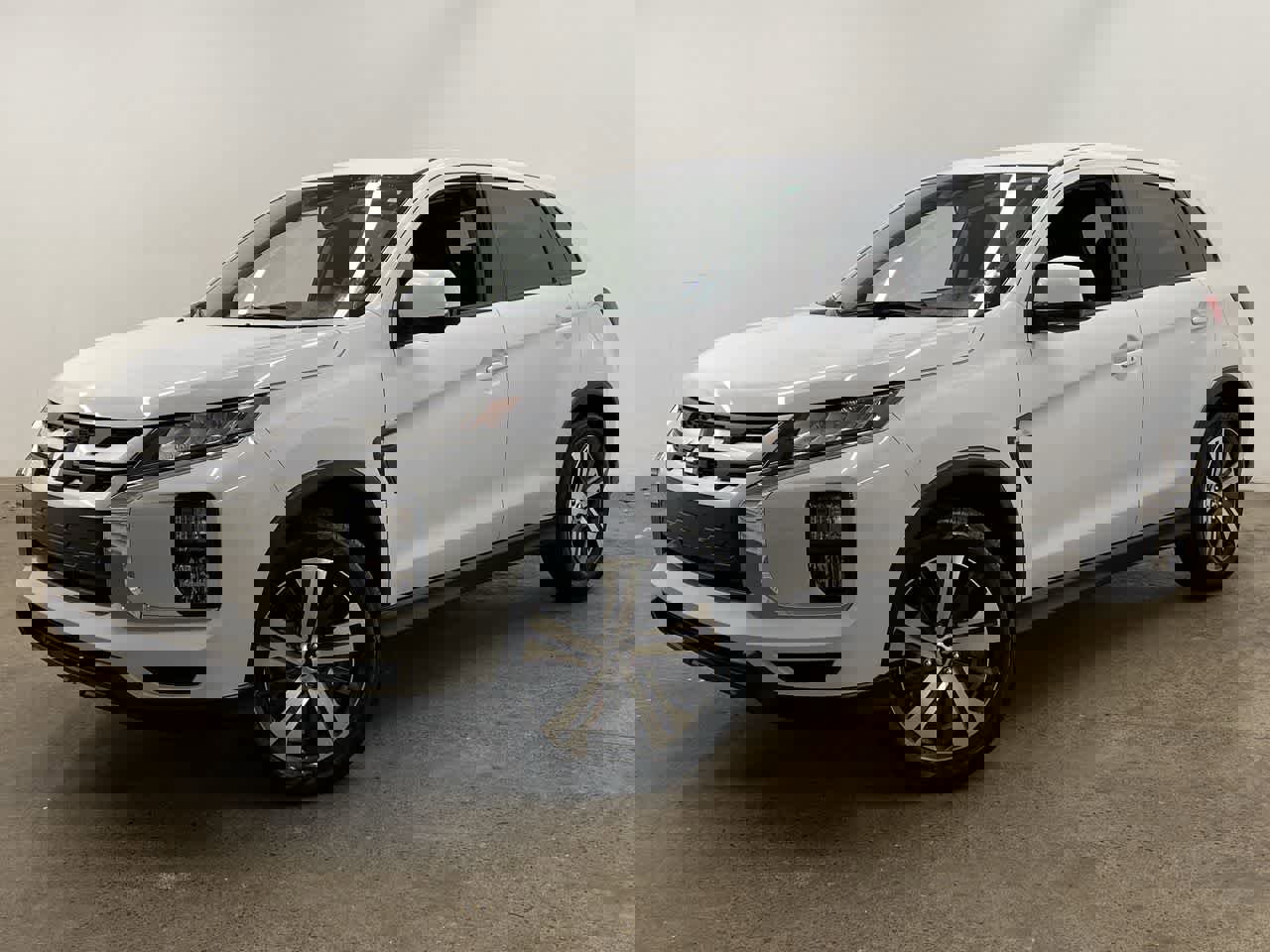 Used 2025 Mitsubishi Outlander Sport ES image 1