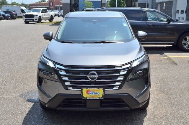 Used 2024 Nissan Rogue SV AWD/4WD image 3