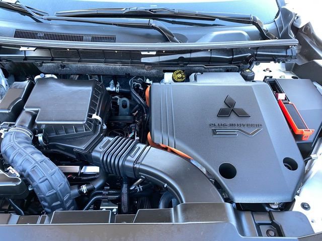 Used 2024 Mitsubishi Outlander 4WD Plug-In Hybrid image 26