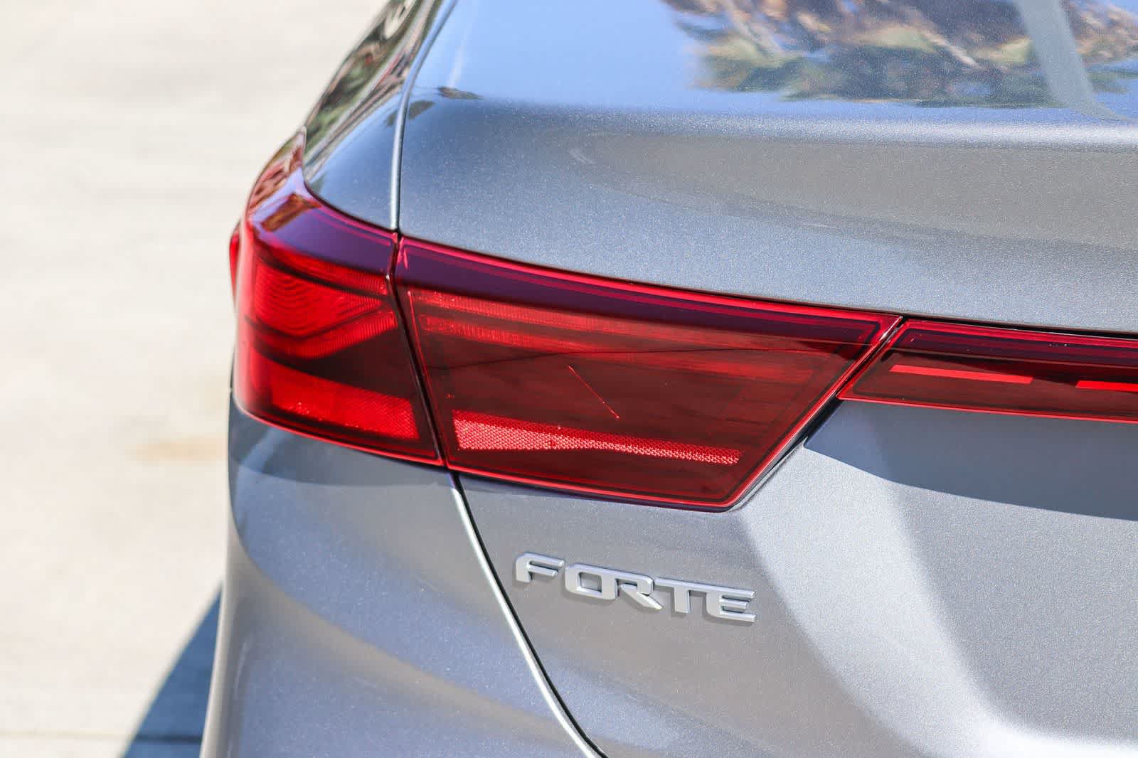 Used 2023 Kia Forte LXS FWD image 5