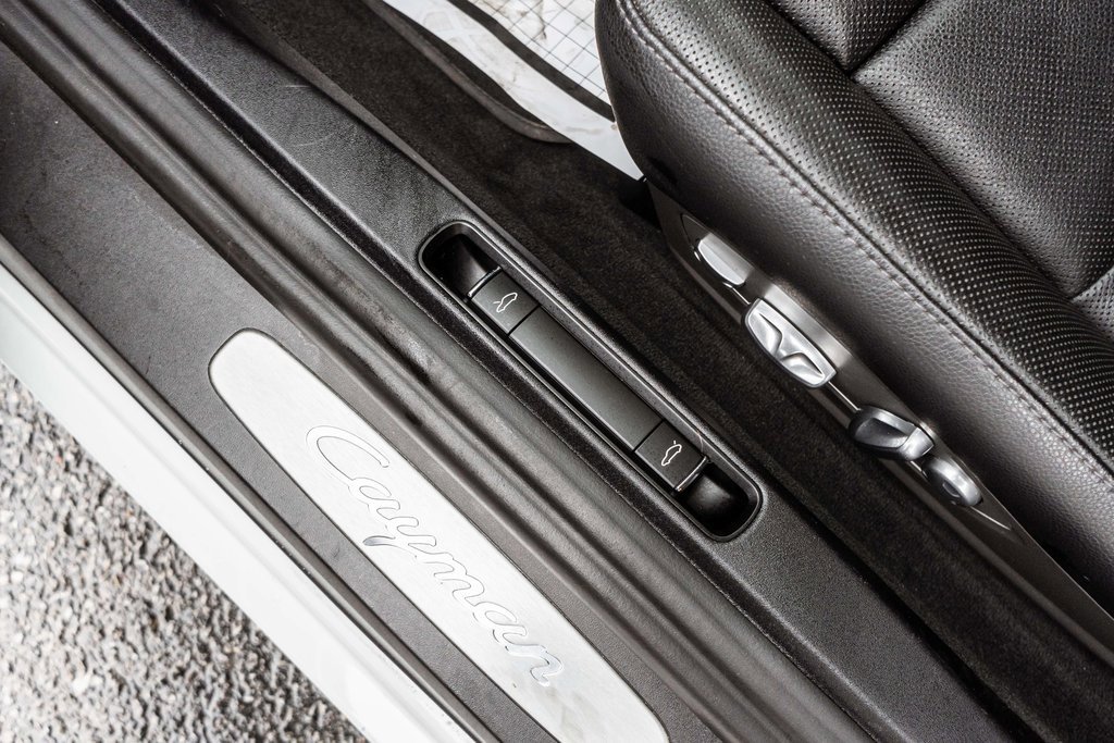 Used 2015 Porsche Cayman image 27