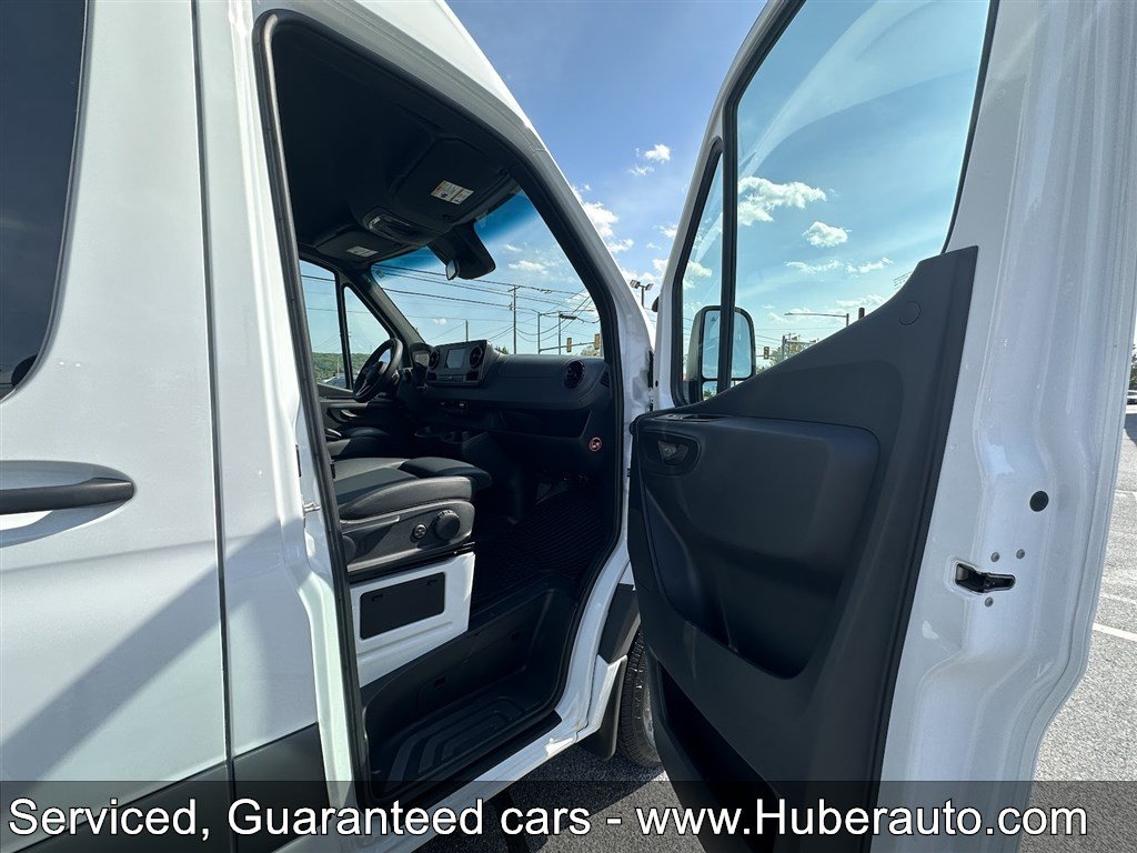 Used 2024 Mercedes-Benz Sprinter 2500 image 31