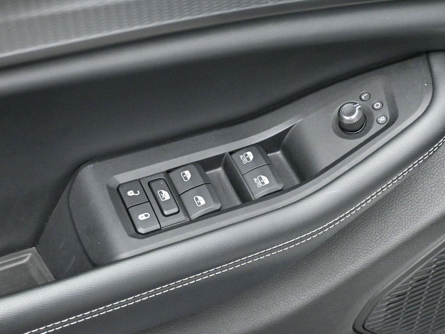 Used 2023 Jeep Grand Cherokee Altitude AWD/4WD image 10