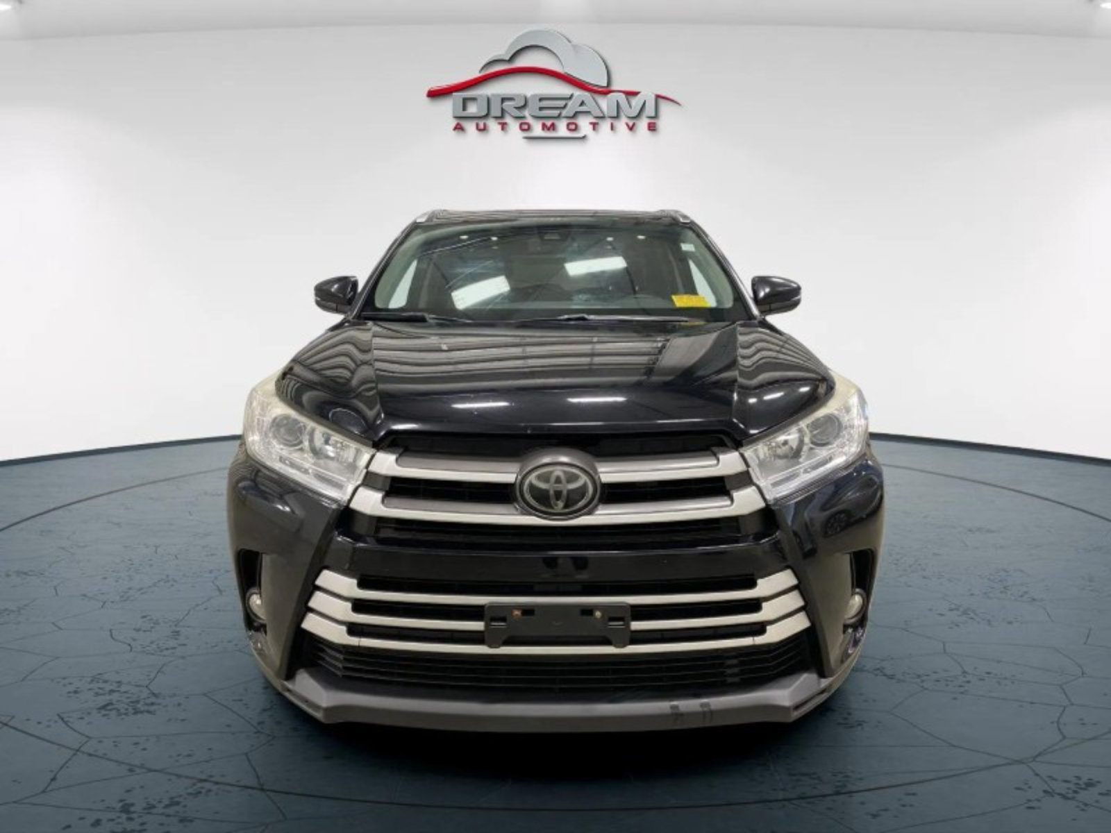 Used 2017 Toyota Highlander XLE AWD/4WD image 3