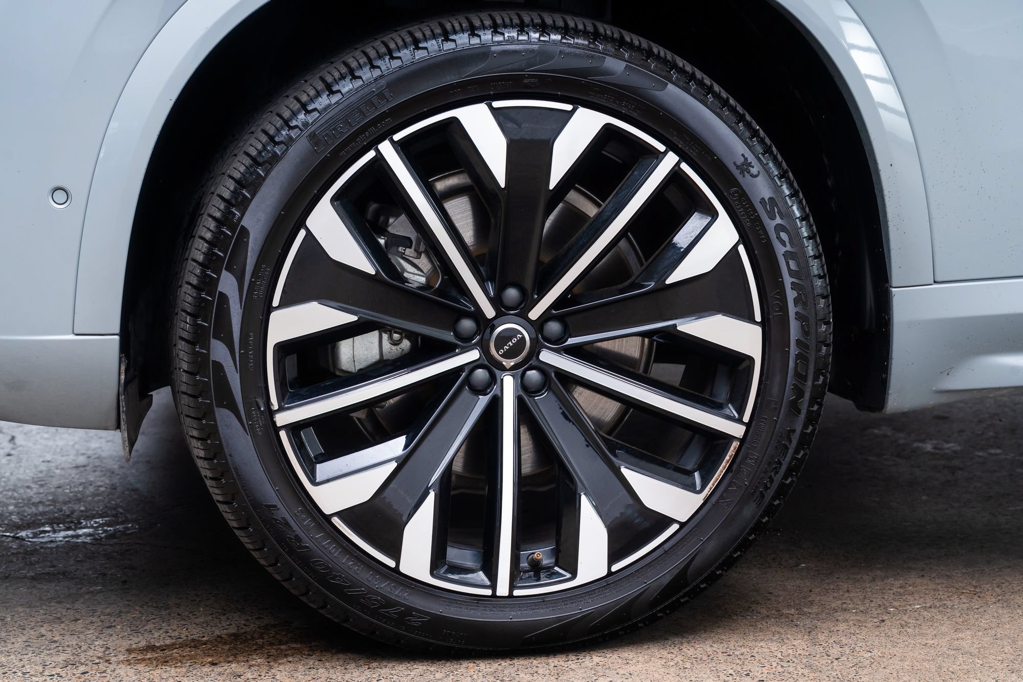 Used 2025 Volvo XC90 B6 Plus AWD/4WD image 4
