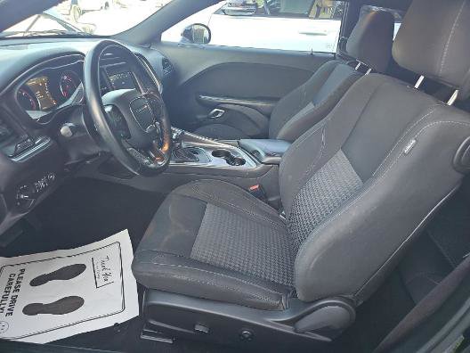 Used 2019 Dodge Challenger SXT image 7