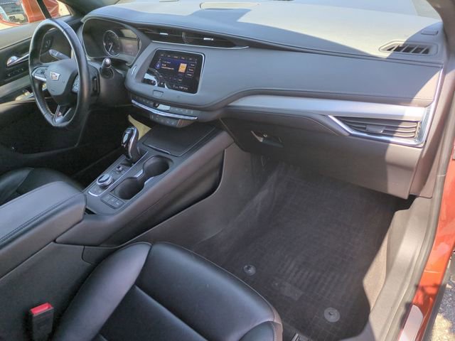 Used 2020 Cadillac XT4 Premium Luxury w/ Cold Weather Package AWD/4WD image 19
