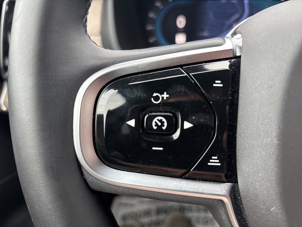 Certified 2025 Volvo XC90 B6 Plus image 25