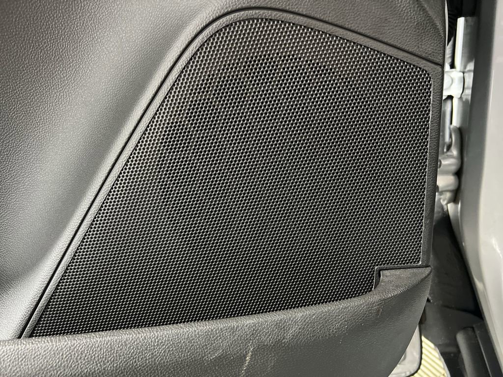 Used 2022 Chevrolet Trax LT w/ LT Convenience Package image 23