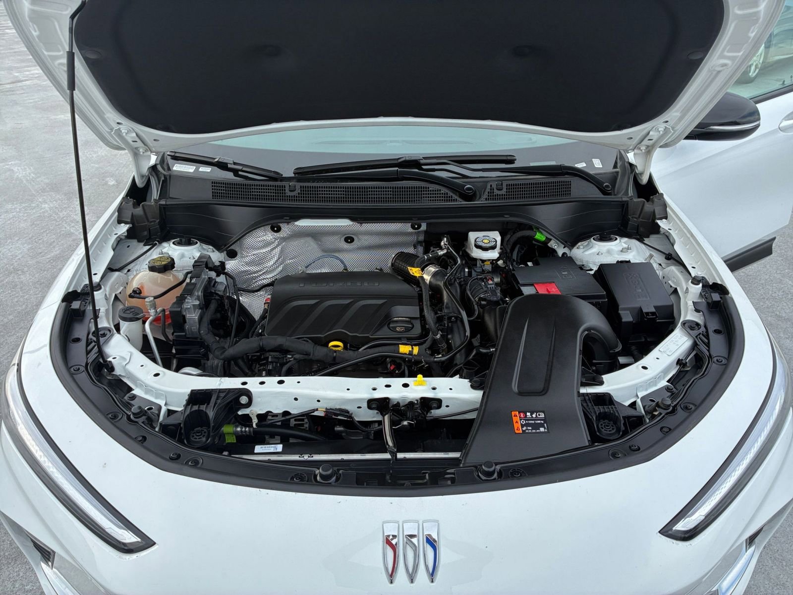 Used 2025 Buick Envista Sport Touring image 32